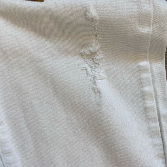 Woman’s YMI High Rise/ Dream Fit Ankle Distressed White Jeans size 9 - Picture 6 of 9